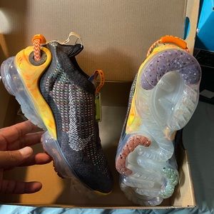 Vapor max size 9 like new worn 1 time